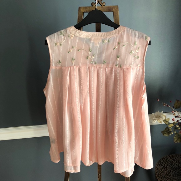 Sleeveless blouse by POL - Picture 3 of 7